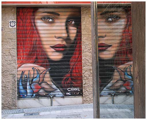 Grafiti en una persiana de Granada