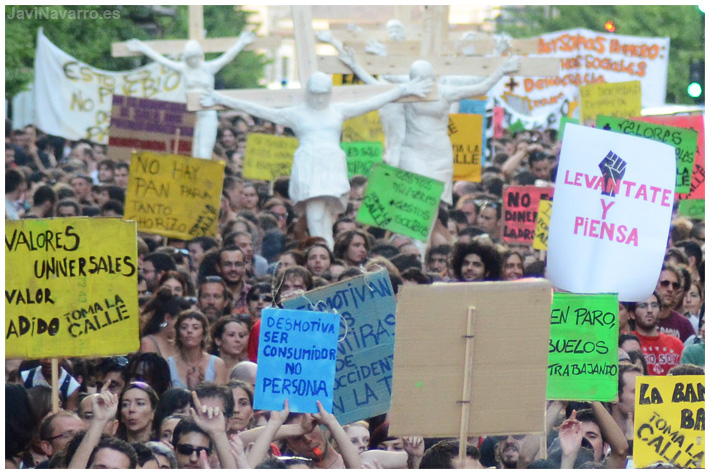 Manifestación Democracia real ya en Granada || Nikon D7000 | 1/320s | f/4,2 | ISO 1600 | a pulso