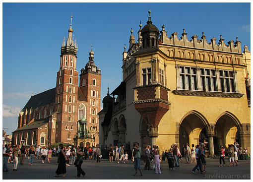 Plaza del Mercado de Cracovia. Lonja de los Paos e Iglesia de Santa Mara