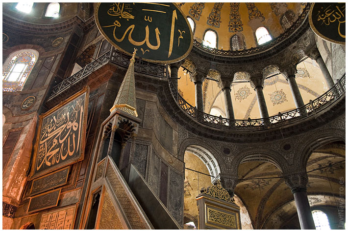 Hagia Sophia || Nikon D90 | 1/30s | f/3.5 | ISO 800 | a pulso