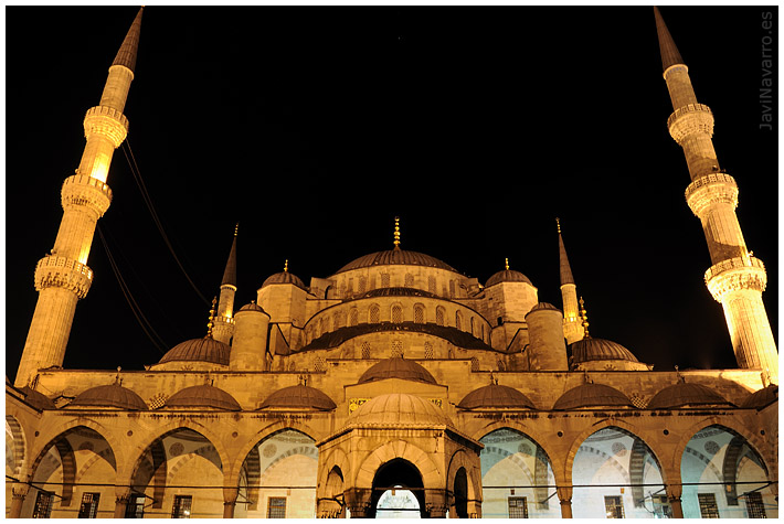 Mezquita Azul de Estambul || Nikon D90 | 15s | f/10 | ISO 200 | en el suelo