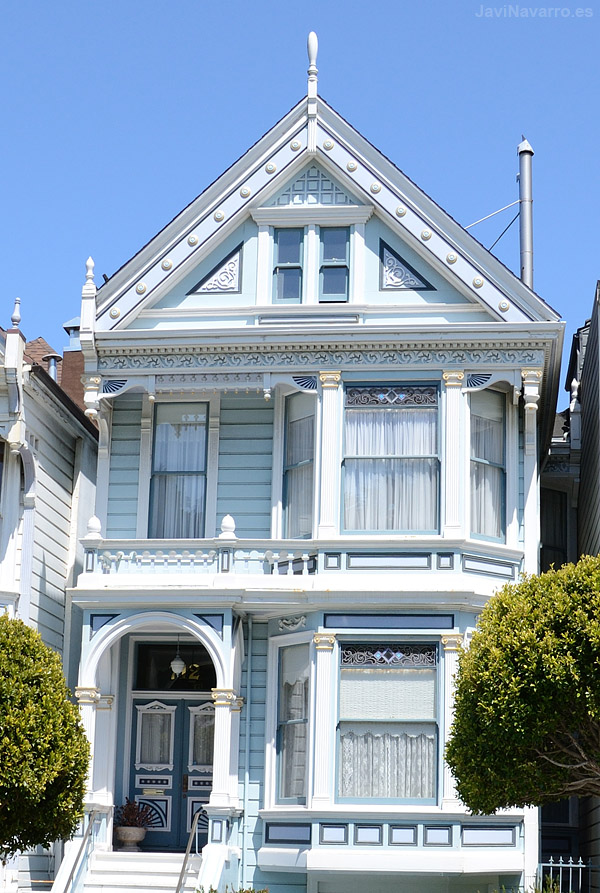 Alamo Square Painted Ladies || Nikon D7000 | 1/400s | f/10 | ISO 200 | a pulso