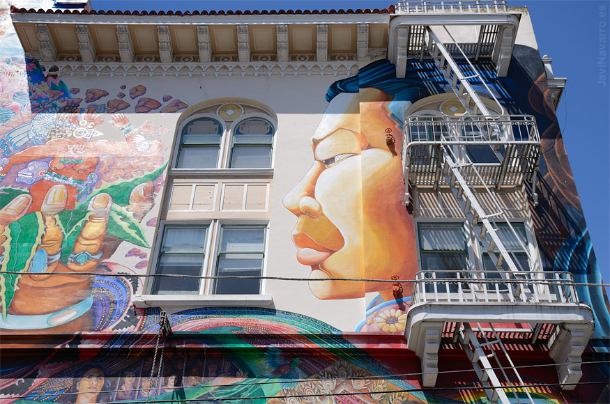 Womens Building || Nikon D7000 | 1/320s | f/9 | ISO 100 | a pulso